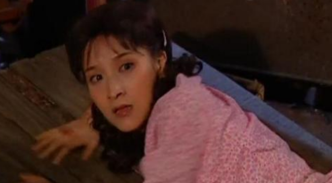 难怪梦萍被三个流氓轮流玷污,你看书桓想救她时陆依萍说了啥?