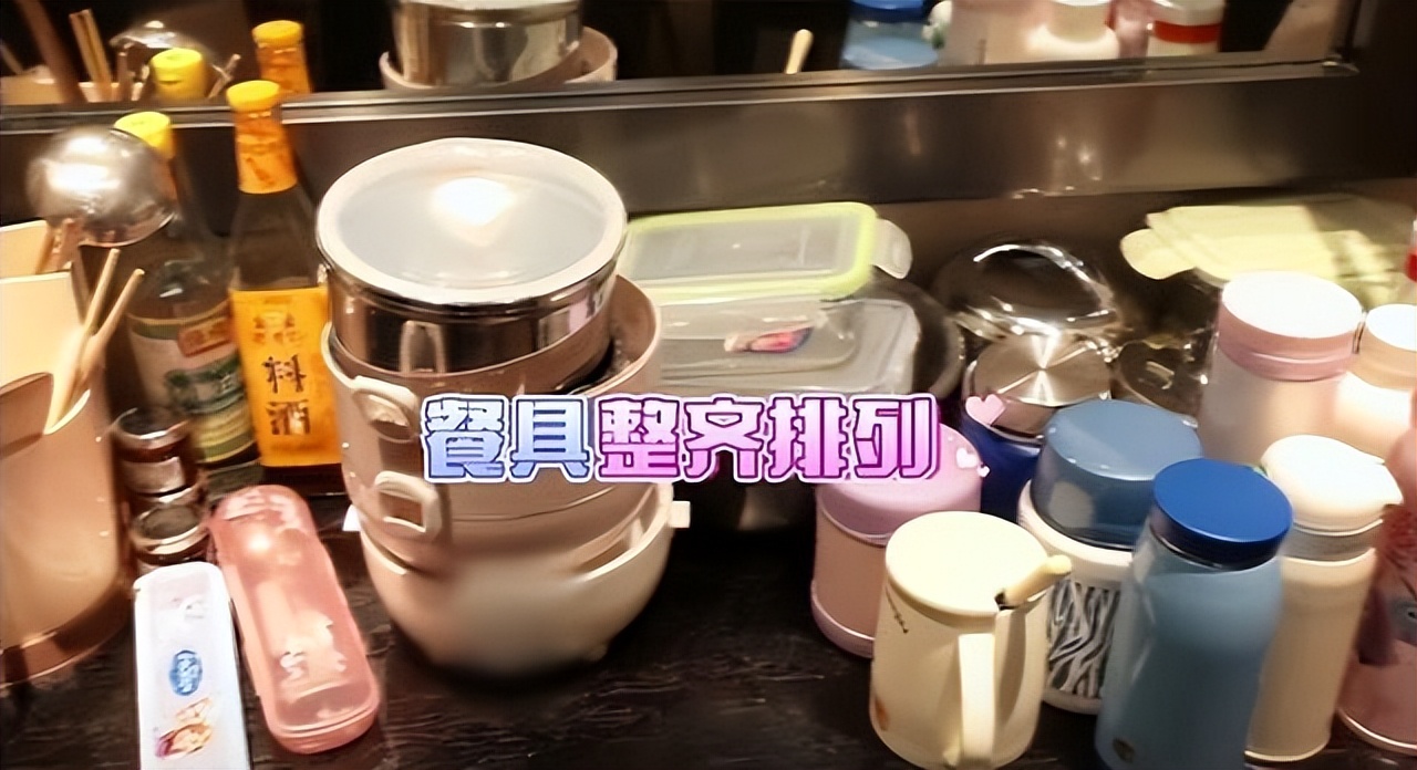 34岁宋轶的豪宅火了,全屋精致奢华,一尘不染,两个人居住刚刚好