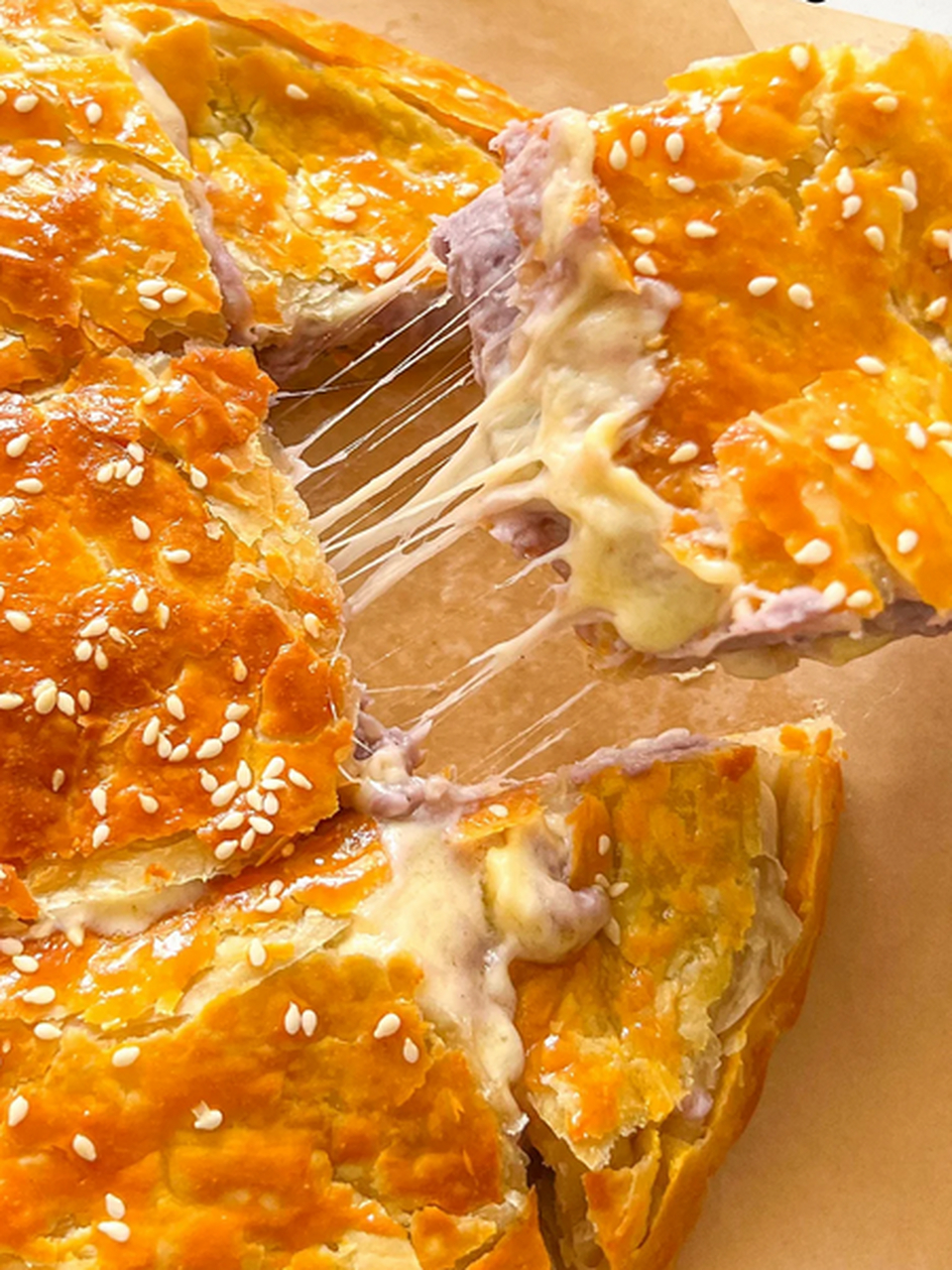 《芝士爆浆芋泥饼,美味下午茶》  亲爱的家人们,今天我要和大家分享