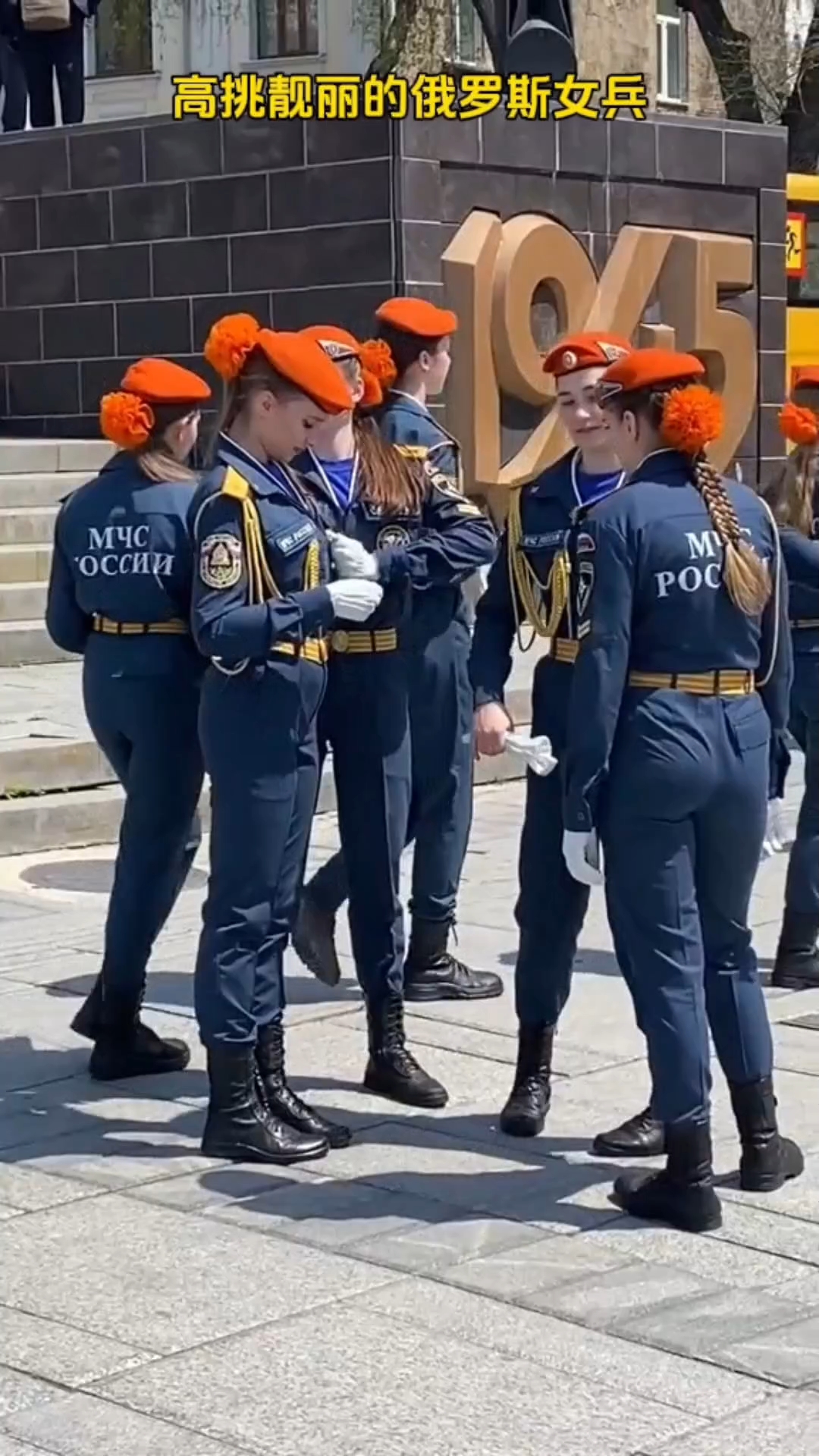 高挑靓丽的俄罗斯女兵