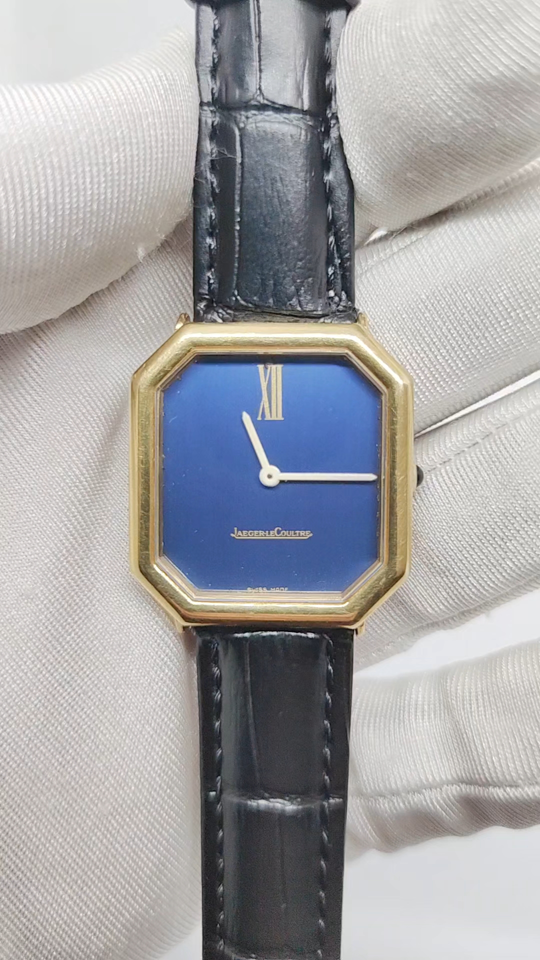 积家中古腕表,18k黄金材质,表径 27.530mm,手动机