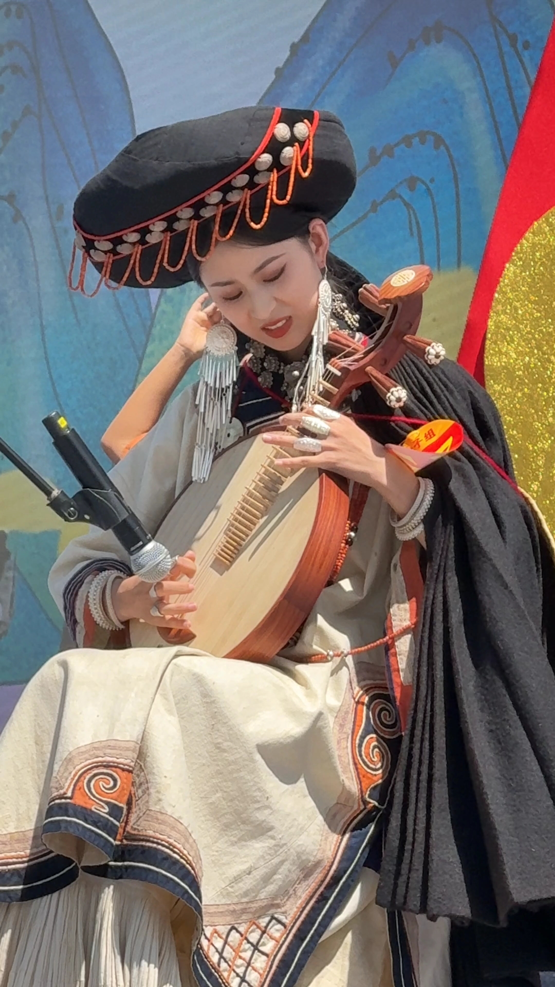 2025昭觉县彝族火把节传统选美大赛冠军的才艺展示