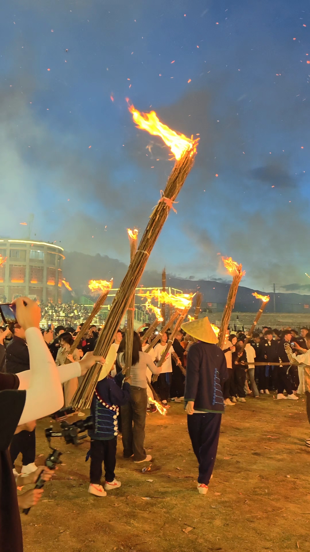 布拖县彝族火把节现场,2025中国清凉凉山