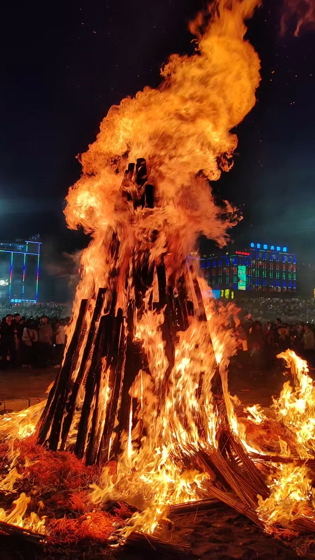 再等一个月就是四川大凉山一年一度的彝族火把节了,一定要来感受