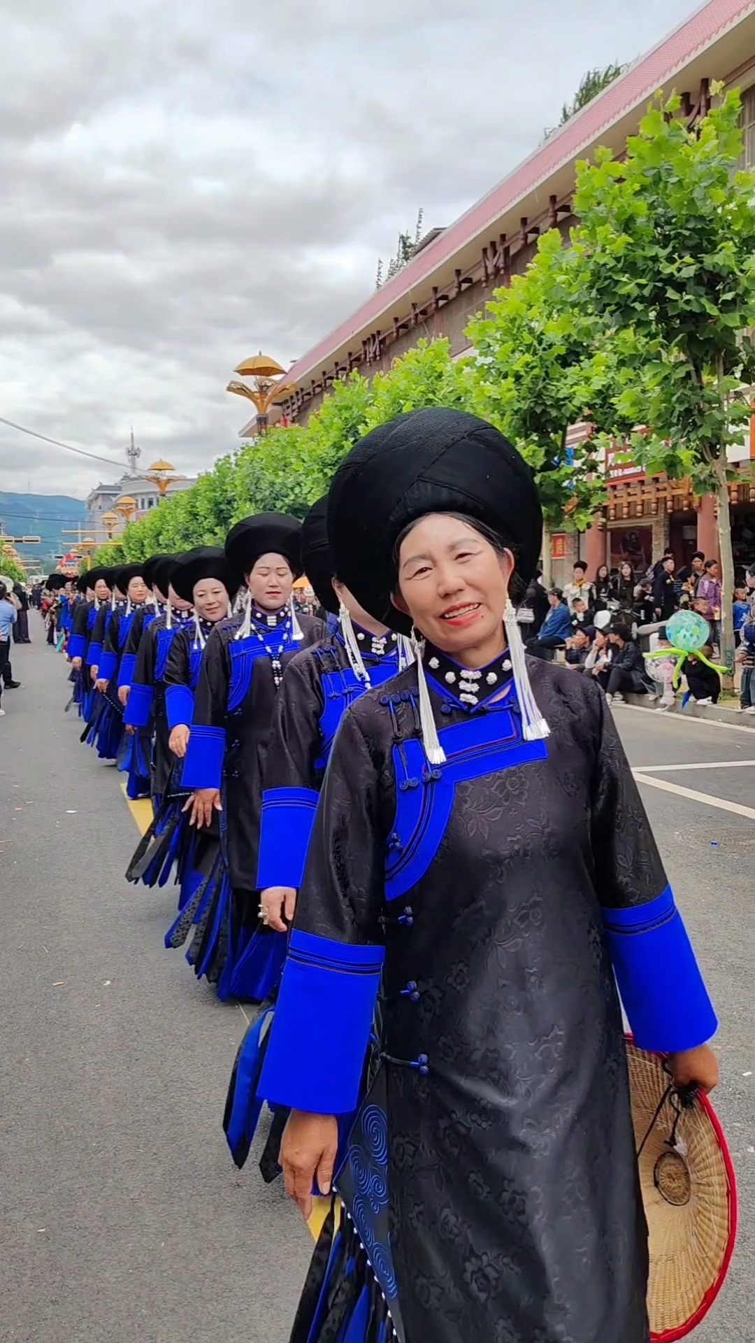 彝族话老婆图片