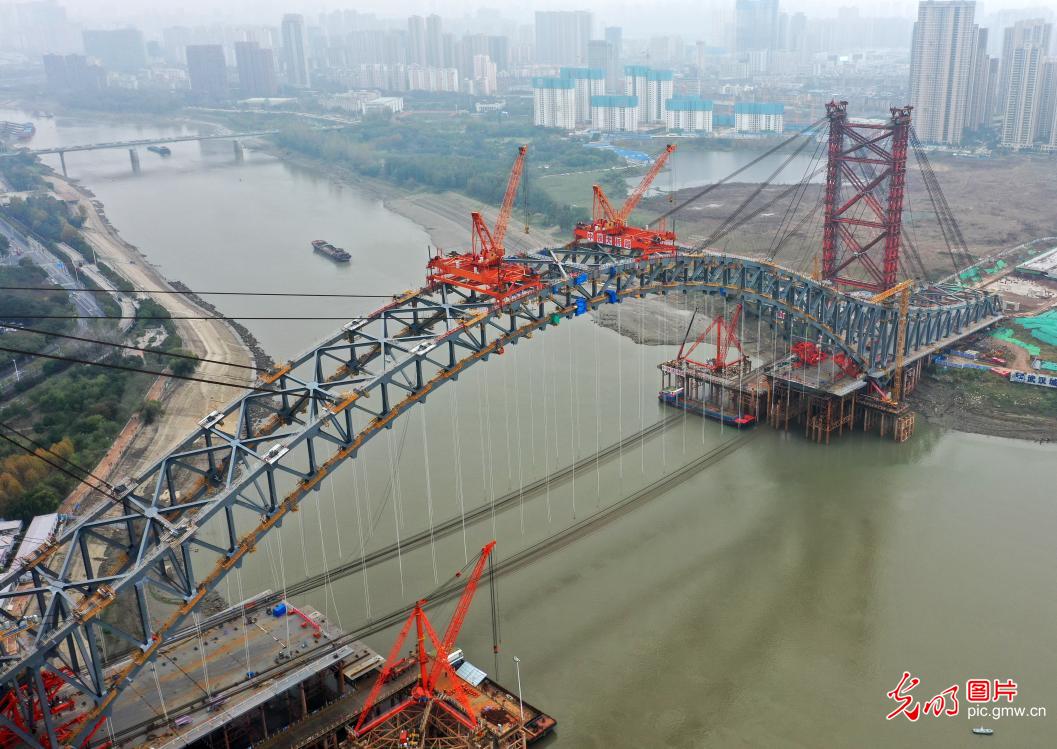 湖北武汉:江汉七桥主拱合龙