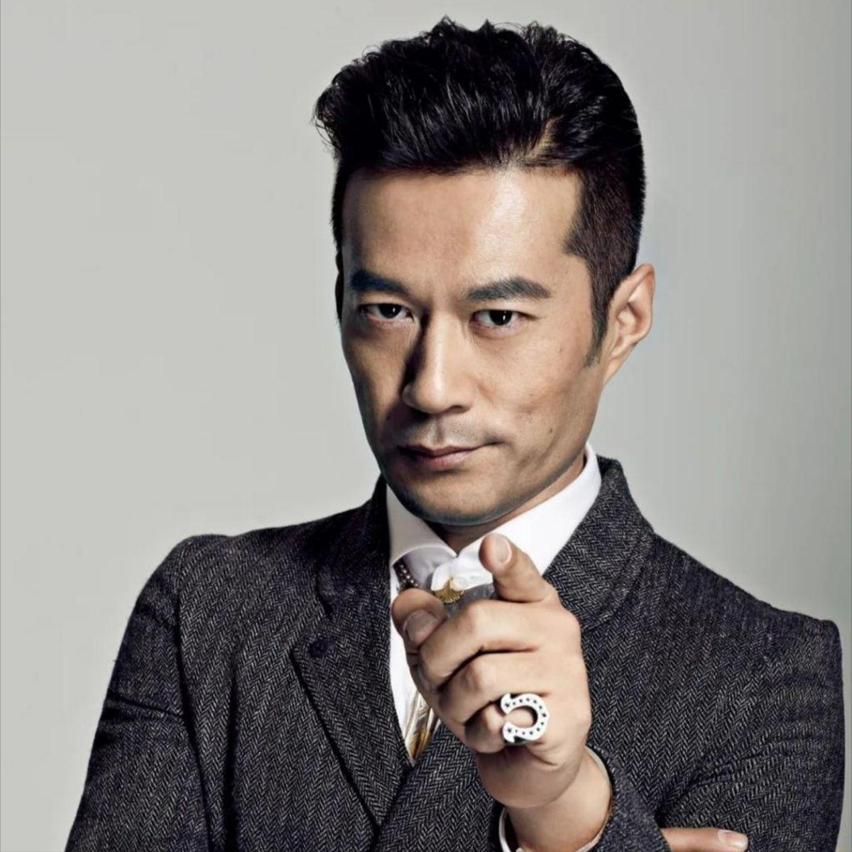 谭凯51岁仍未婚有北京户口为母亲定居青岛他没后悔过