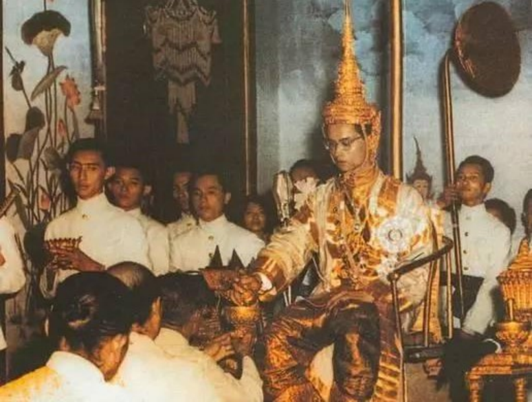 泰国王室的诅咒:"夺我王位,十世而亡",是否真的会应验?