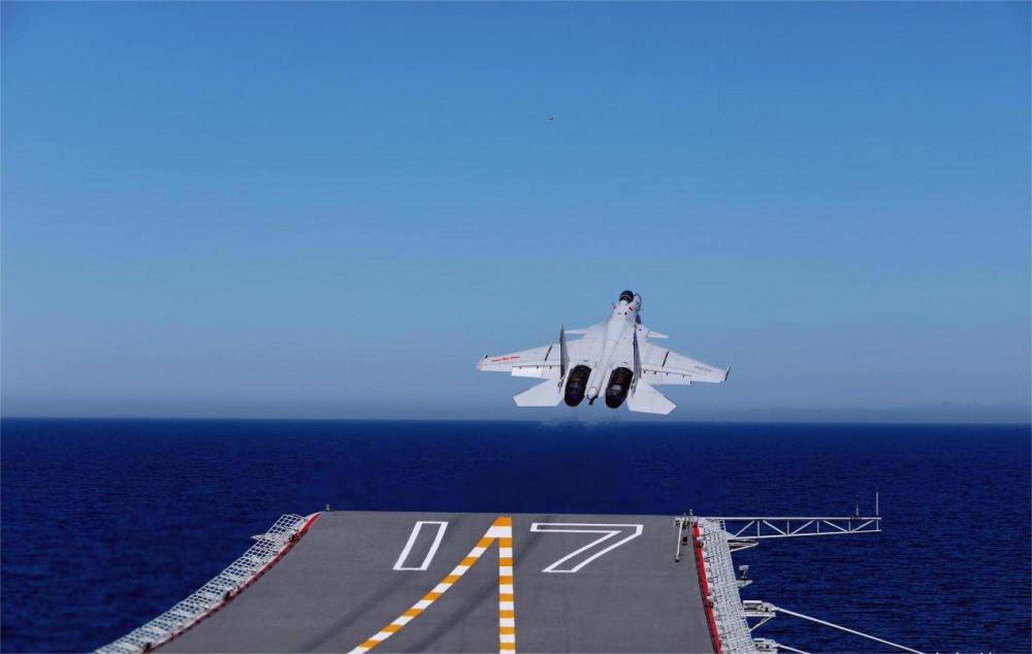 我军在穿越台湾海峡过程中,要如何保证航母的安全.