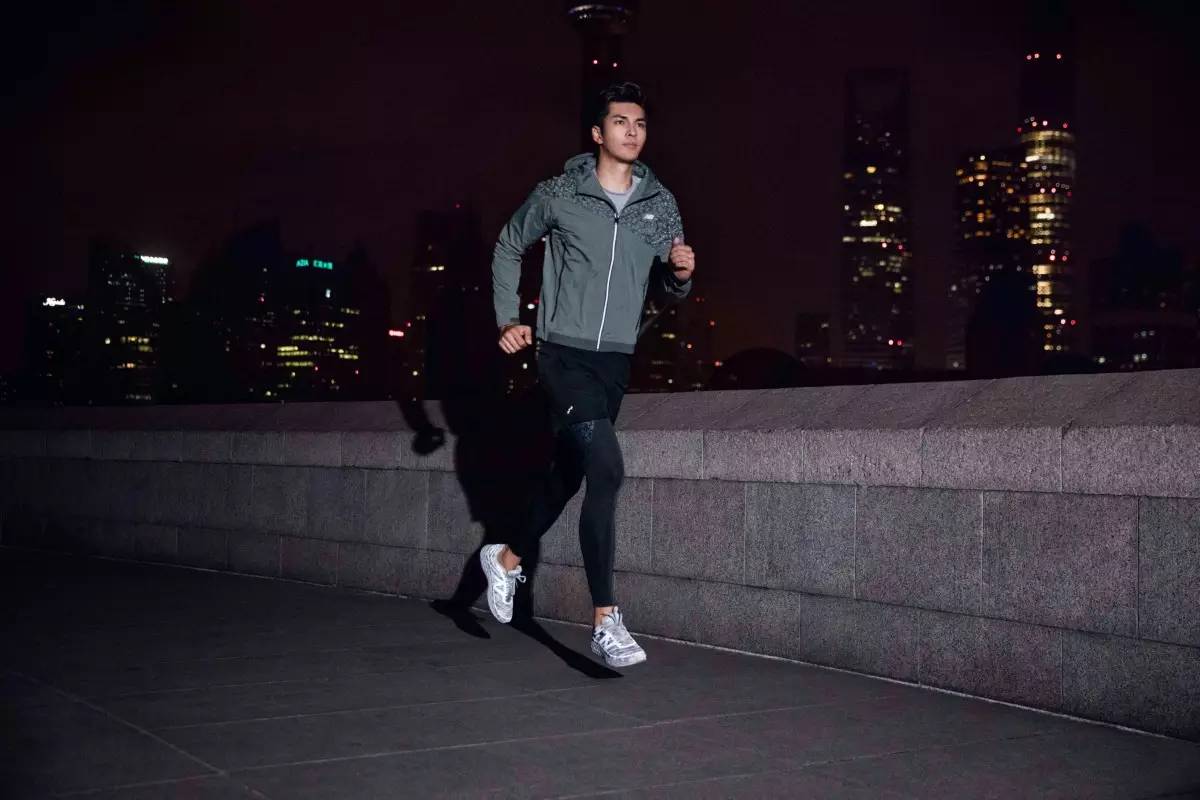 43岁男子,每天坚持夜跑5公里,3年后,他得到了什么?