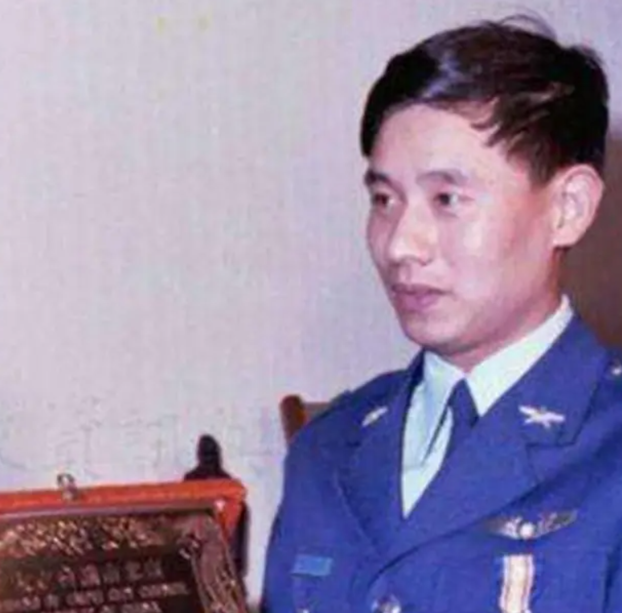 贪图黄金背离祖国:飞行员吴荣根,终究是漂泊他乡无依无靠