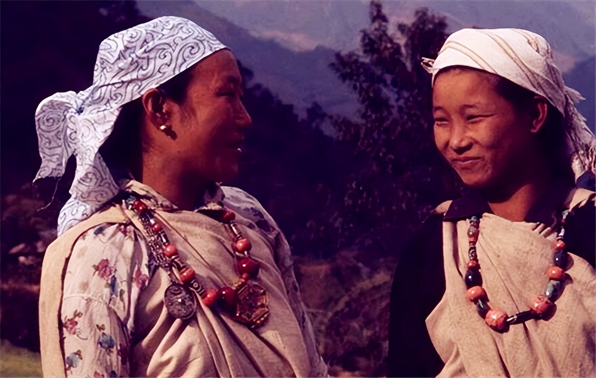 请求加入中国149次,被拒后"坚持"挂中国国旗,并宣称属于中国