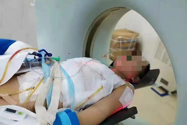 残忍!湖南村医9岁儿子遭患者捅50多刀,现场到底发生了什么?