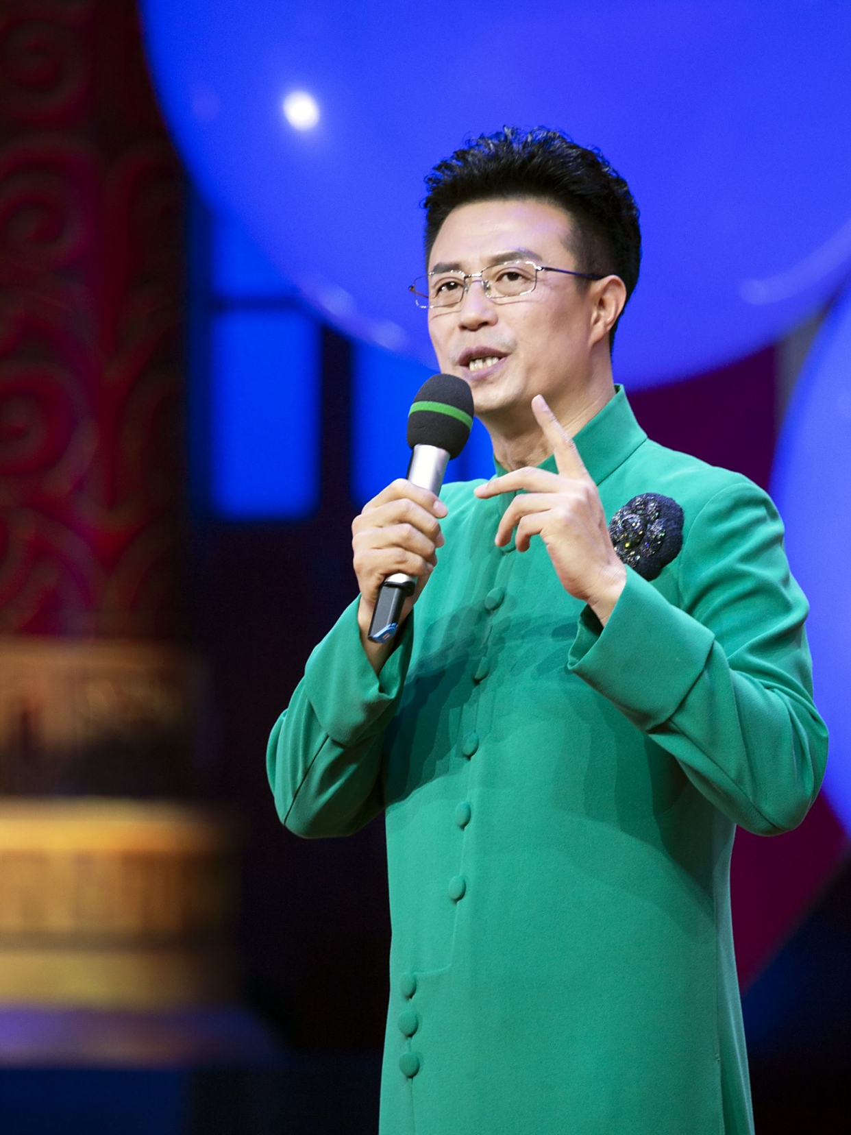 央视主持人白燕升:对残疾妻子不离不弃,50岁才生二胎