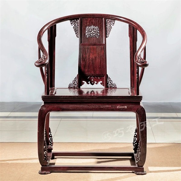 巧夺天工红木精品鉴赏-小叶紫檀家具之皇宫椅,在岁月中熠熠生辉