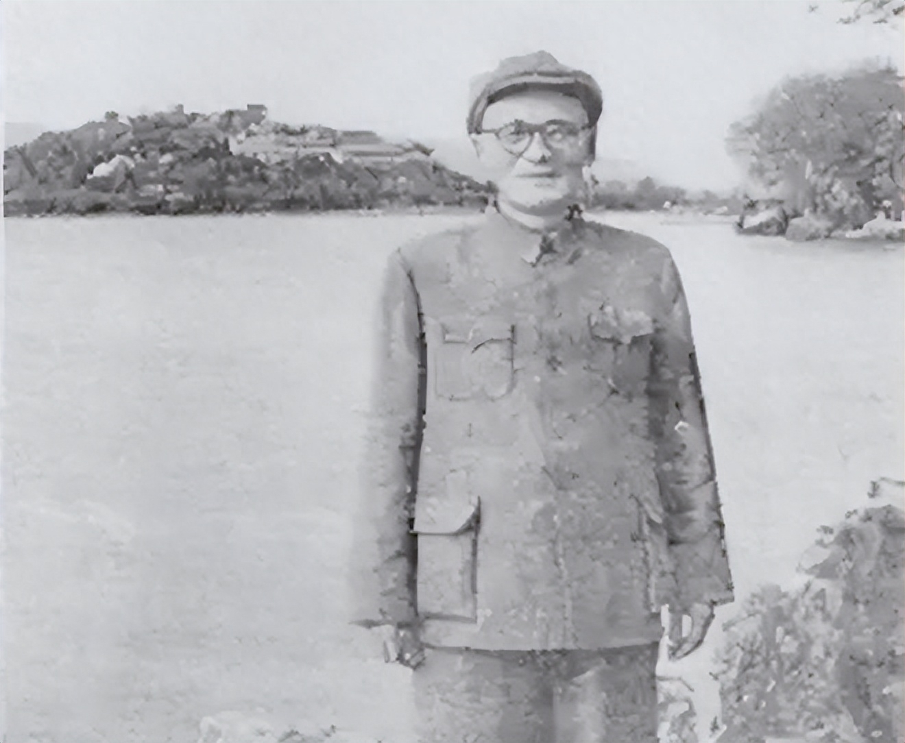 苏区的红军战士,在一次外出执行任务的时候,洪宗扬遇到了年少的谭木兰