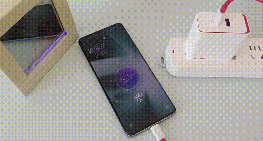1+1>2,一加这个加法做得好!一加100W双口超级闪充充电器测评-有驾 1+1>2,一加这个加法做得好!一加100W双口超级闪充充电器测评-有驾