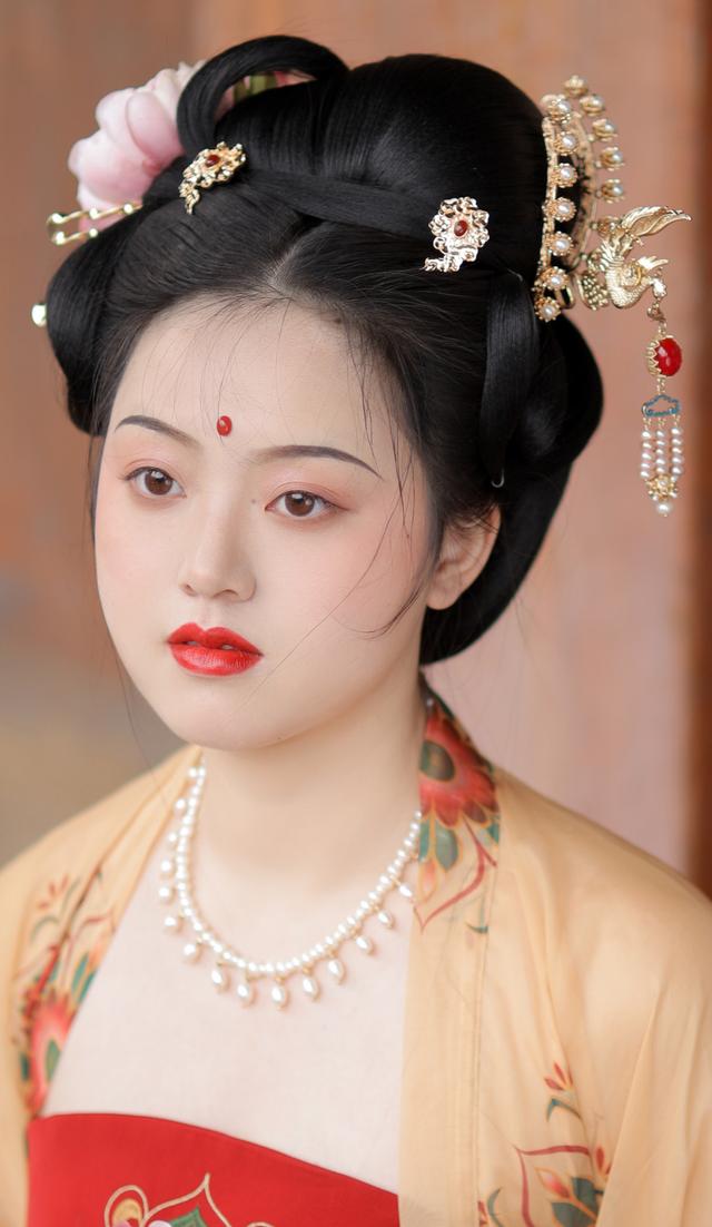 当微胖女生穿上汉服,才知道什么是真正的"古典美人",真有韵味