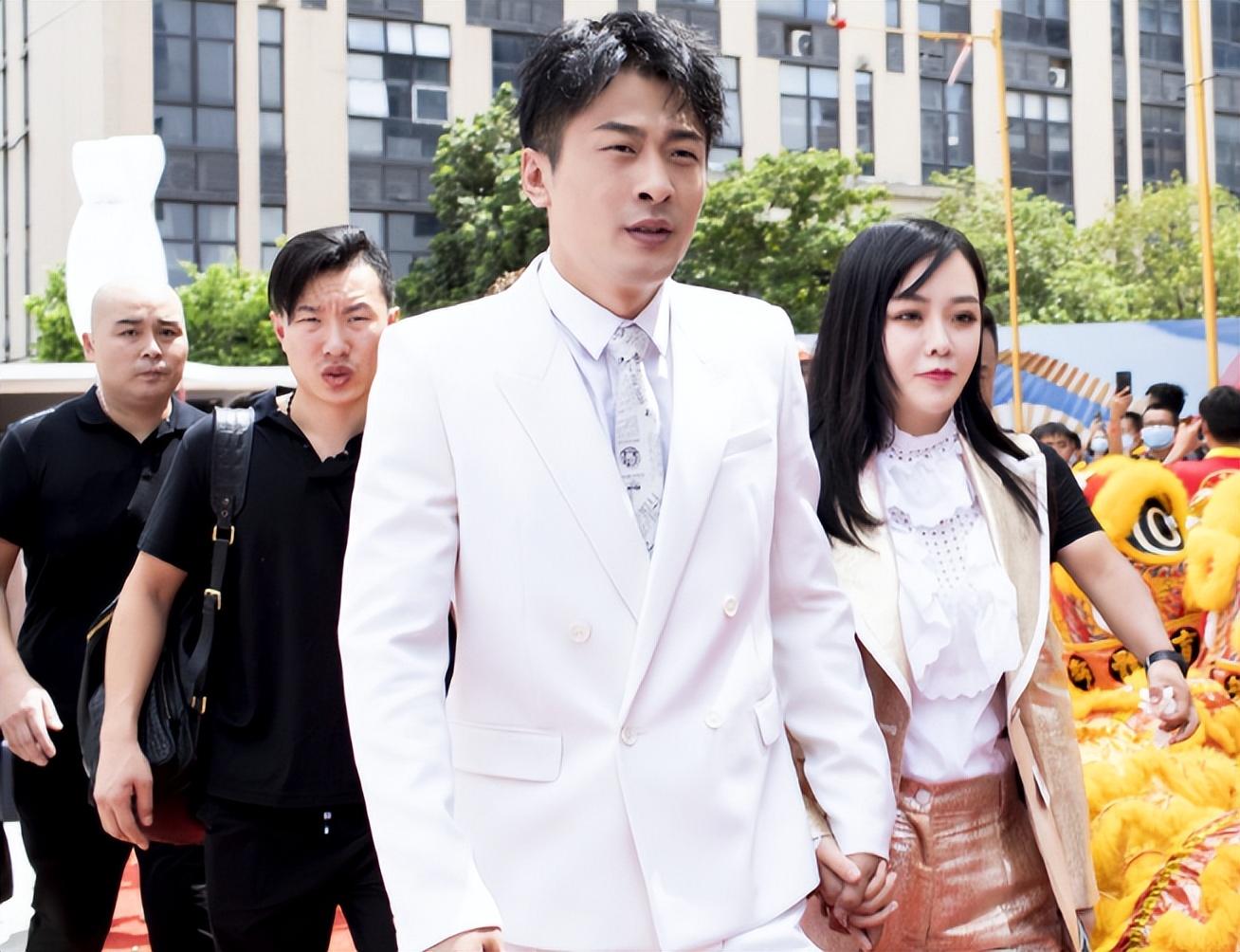 初瑞雪称赞老公辛巴能力强,自己遗传家人高智商,借机嘲讽众网红