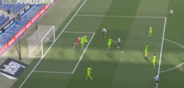 第75分钟,武磊接到左路传中头球攻门偏出很多.