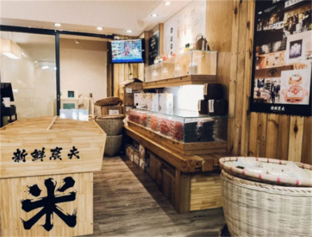 王家一直都是种茶的,但是王永庆的父亲将王永庆送去米店当学徒