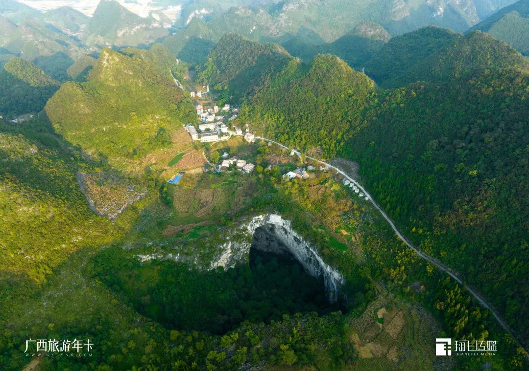 航拍天坑,发现世界最神奇的喀斯特地貌!