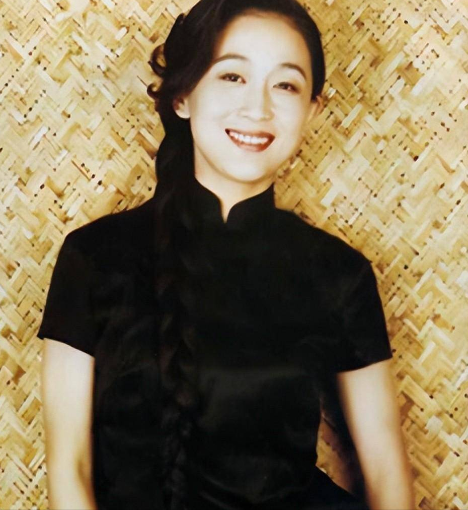 回顾57年不婚不育为演戏20年不吃米饭人间异类陈瑾背后的秘密