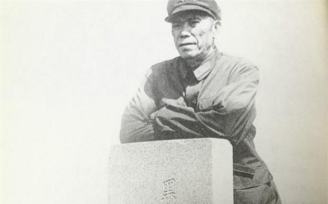 黑山一战成名的梁兴初,朝鲜首战却被黑人团吓退,彭老总大骂鼠将