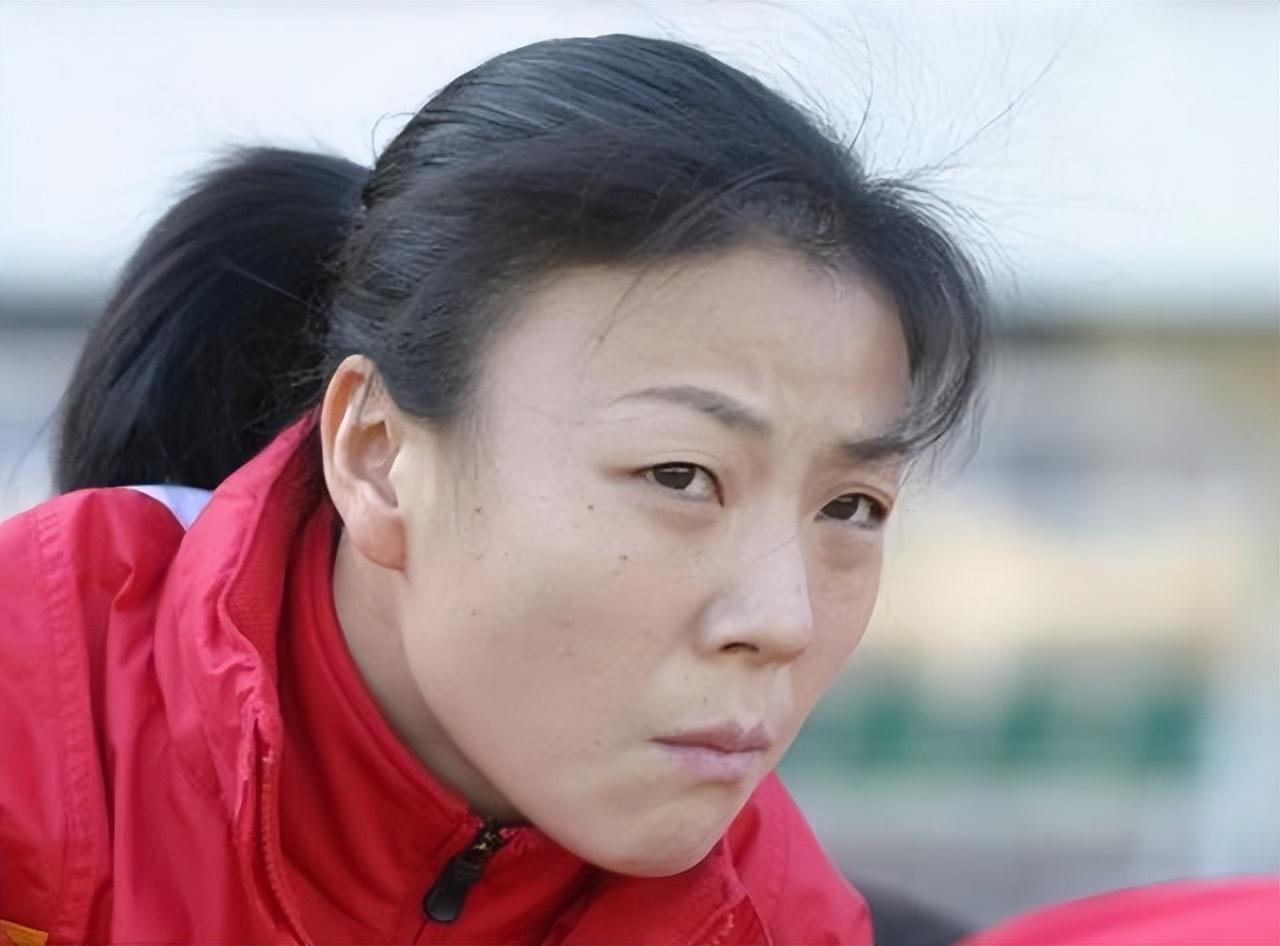 2018年前女足国脚张欧影病逝美国临终前丈夫为其换上7号球衣