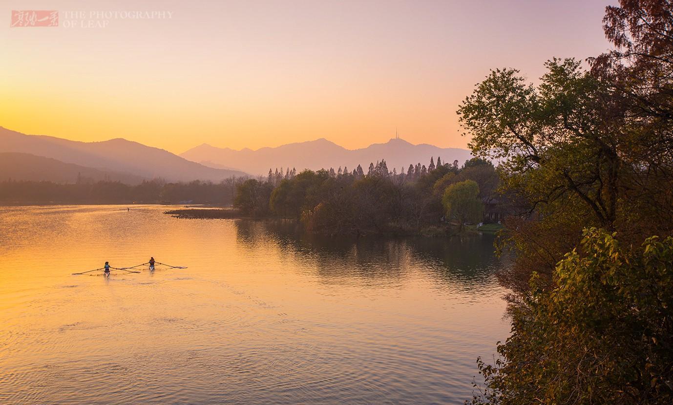 杭州西湖冬季最美丽的地方,一黄和一蓝,美丽得令人无法呼吸