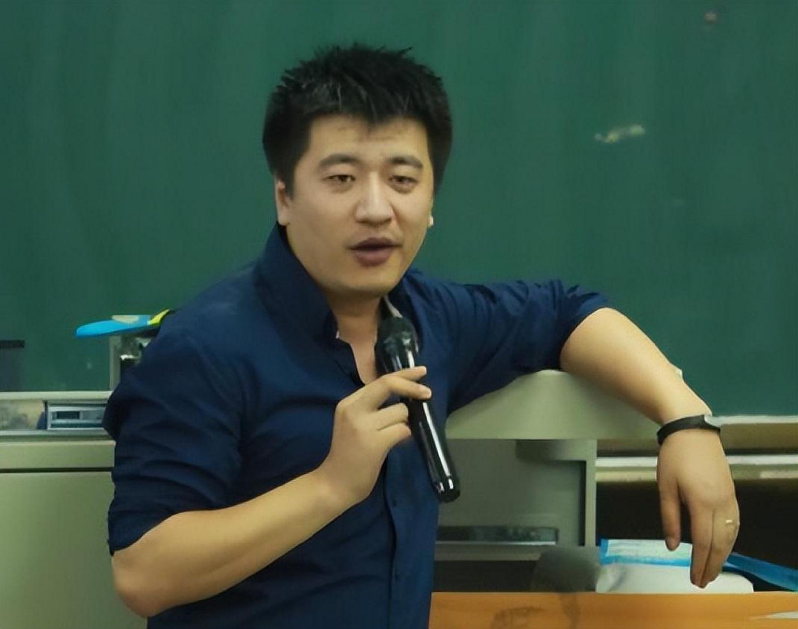 六年前,张雪峰老师在衡水中学的演讲再次走红,超十万点赞 从小学到