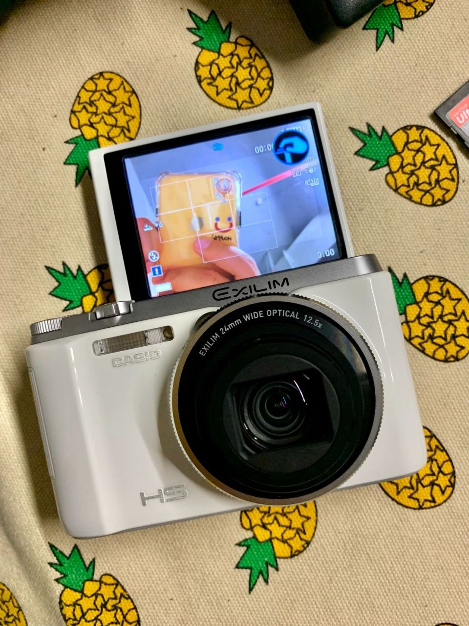 自拍美颜翻转屏,卡西欧zr1000白色数码相机 成色几乎全新,机身没有