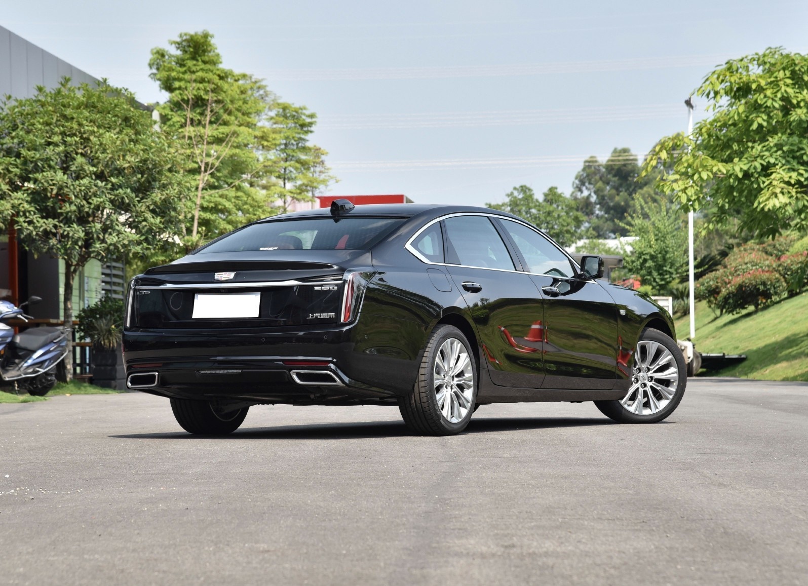 全新豪华中大型轿车到店!三十多万档次比肩奔驰s级,配置真豪华