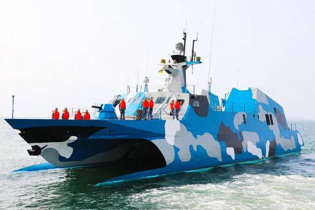 022导弹艇又火了,南海实战训练击落"敌机",无人隐身更具潜力