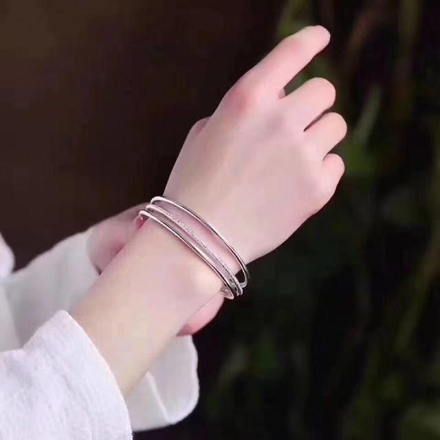 女性长期戴"银手镯",身体会发生哪些变化?爱美人士了解一下