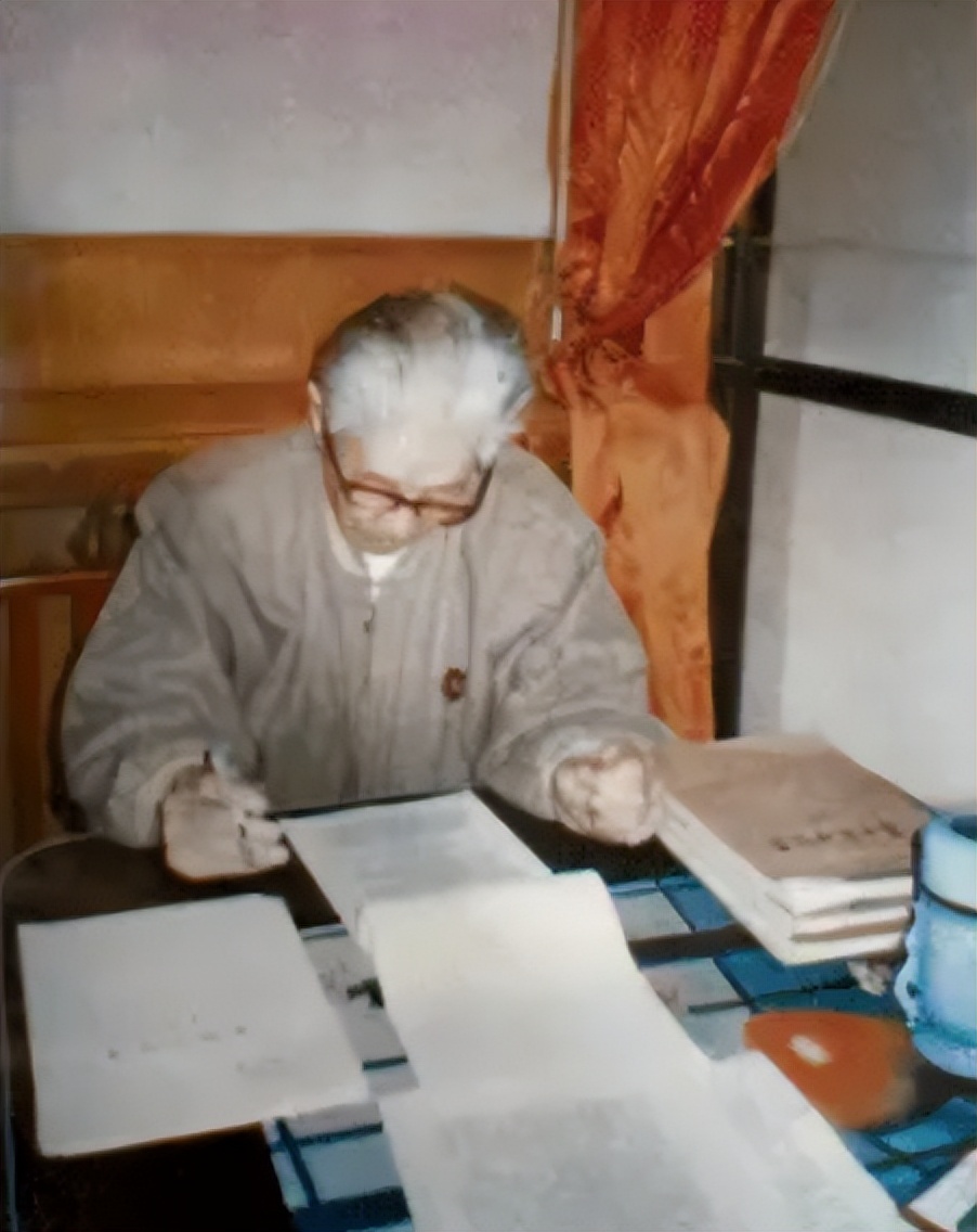 秦天真:新中国首任贵阳市长,1956年被免职,复出后成贵州副省长