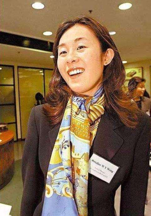 王婕妤:初恋被闺蜜挖墙脚,隐退娱乐圈给他生2子,却无家庭地位