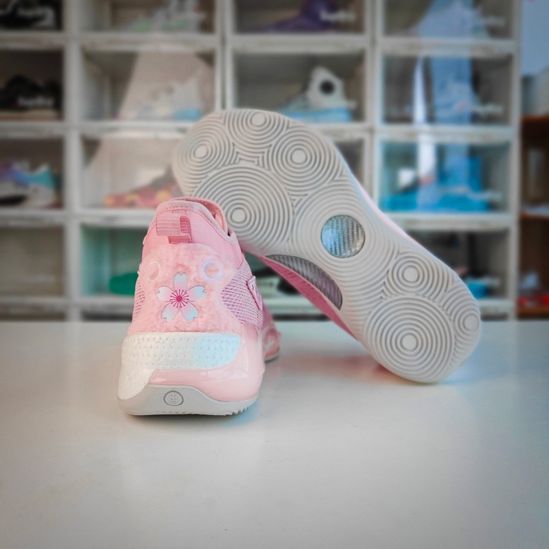 月底登场!「樱花粉」驭帅 13 low 抢先开箱