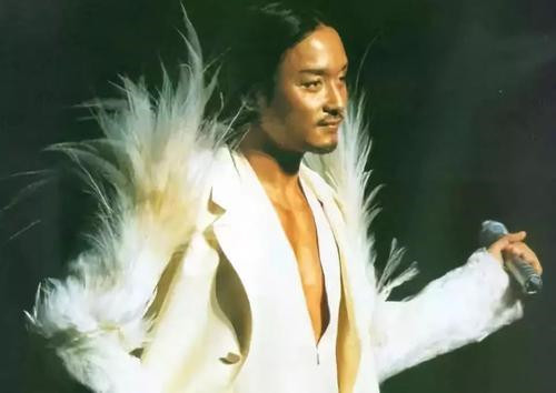 2003年,张国荣主动约见白龙王被拒,后哥哥跳楼,龙王只说了4字