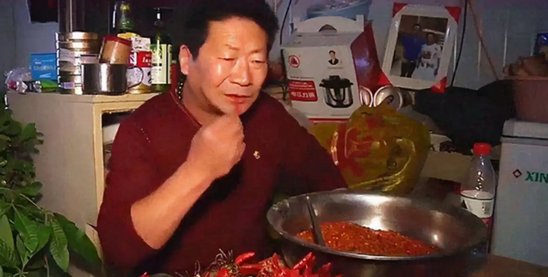 "中国辣王"李永志:每天5斤辣椒配白酒,最后胃穿孔被送医治疗