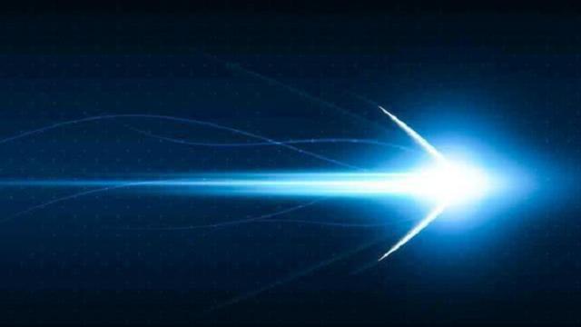 反方向飞行的两束光,相对速度是两倍光速吗?