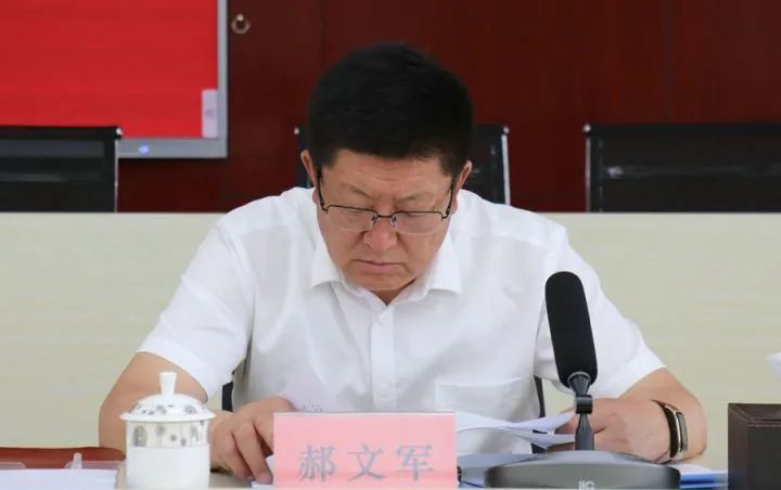 石福胜主持召开区委常委(扩大)会议暨区委理论学习中心组集中(扩大)