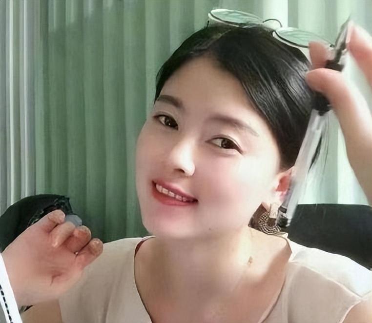 回顾美女ceo林晓芸23岁继承10亿资产如今掌管8700亿金融帝国