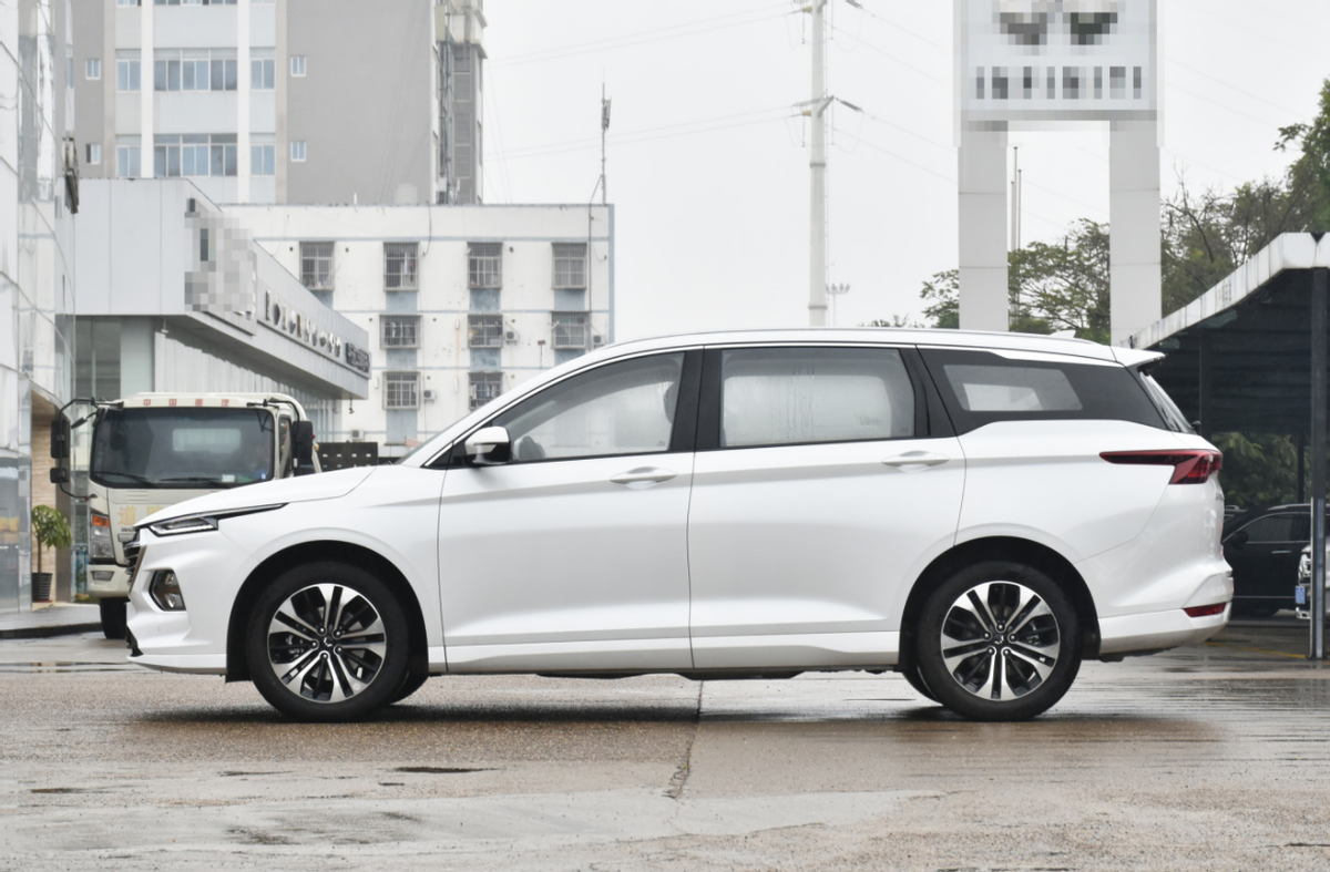 五菱凯捷6座车价格(五菱凯捷6座车价格颜色)