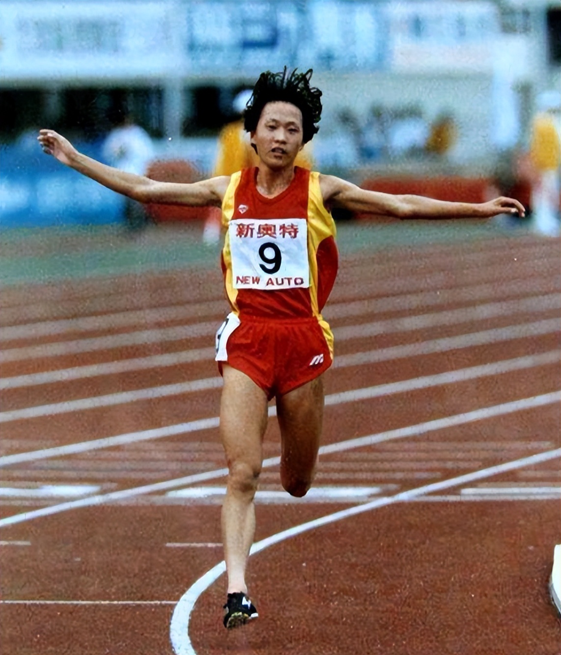 冠军王军霞:征服了赛场,却败给了婚姻,结婚三次的她还好吗?