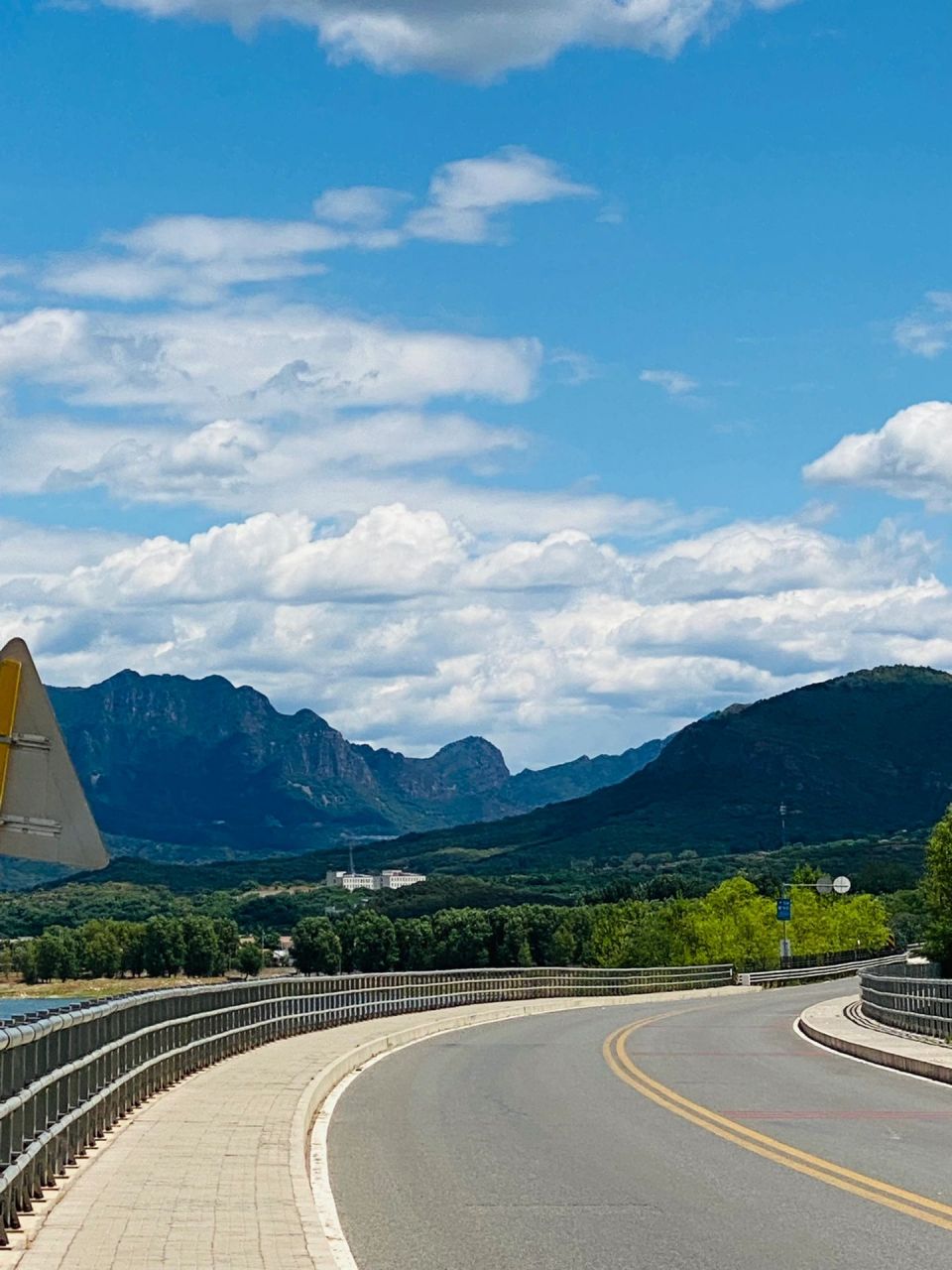 骑行路线:昌金路—胡熊路—中信金陵酒店—熊儿寨乡—熊南路—白马路