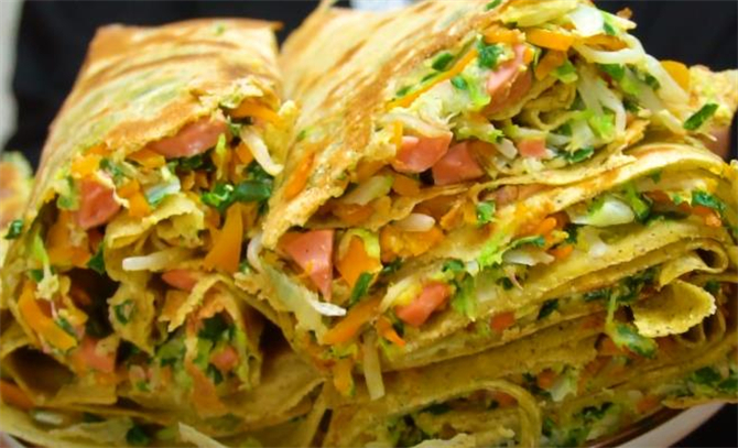 山东菜煎饼,调好杂粮面糊是关键,2层煎饼1层菜,早餐吃个就顶饱