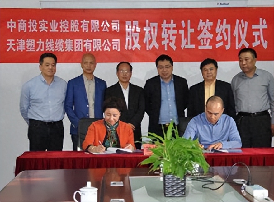 于是,他主动联系颜锦,告知公司目前的经济状况,并提出借用高利贷的