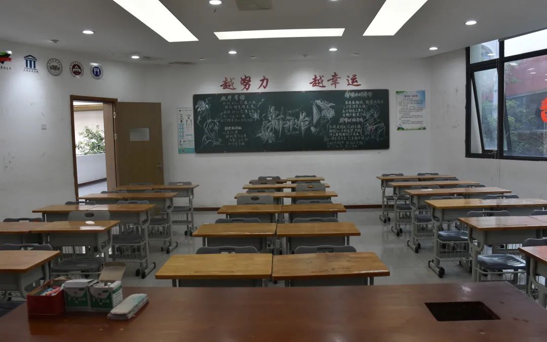重庆市八中科学城中学图片