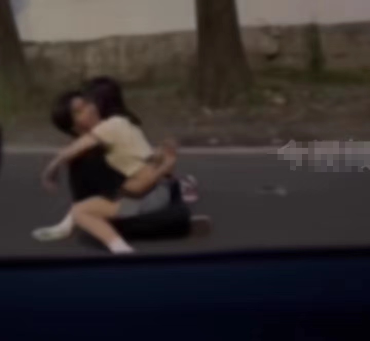 梦到和初中同学谈恋爱